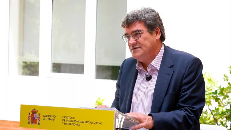 El ministro de Inclusión, Seguridad Social y Migraciones, José Luis Escrivá, ayer anunciando el plan del Gobierno. FOTO: efe