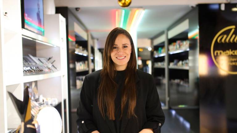 La reusense Alexandra Alcañiz es responsable de la escuela de maquillaje y caracterización profesional Always Make Up. foto: Alba Mariné