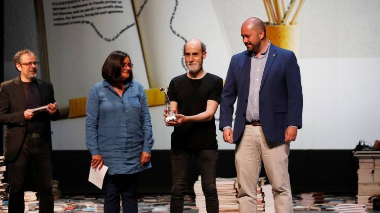 Manel Castromil recogió el Premi Ciutat de Tarragona de novel·la Pin i Soler. FOTO: PERE FERRÉ