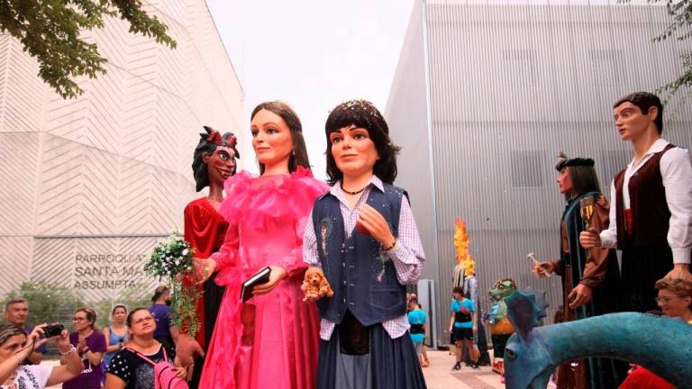 En Bonavista también están de fiesta. Por fin se desveló el rostro de Lolita y Joan, los dos nuevos gegants infantiles. Pere Ferré