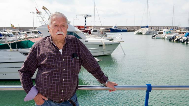 Josep Molina en el puerto de L’Ampolla, esta semana. foto: joan revillas
