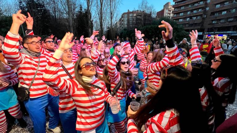 El desfile de Carnaval recorrió varias calles de Reus. FOTO: Alfredo González