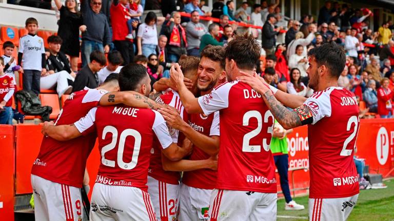 Los jugadores granas celebran un gol ante Unionistas. FOTO: alfredo gonzález
