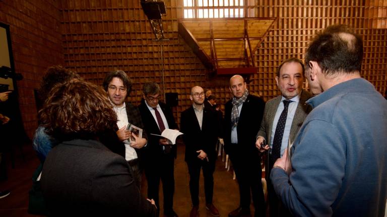 El conseller Ramon Espadaler, en la sessió a l’antic Sindicat de Flix. Foto: joan Revillas