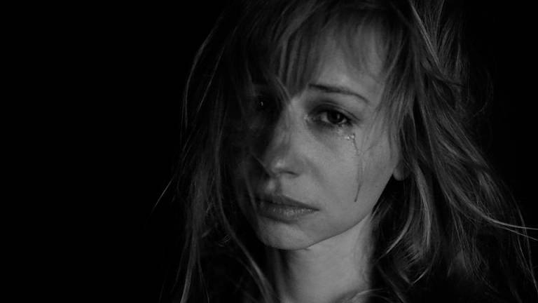 Una mujer llorando. Foto: Pixabay