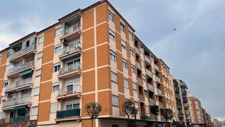 Bloque de pisos situado en la ciudad de Tarragona. Foto: Alfredo González