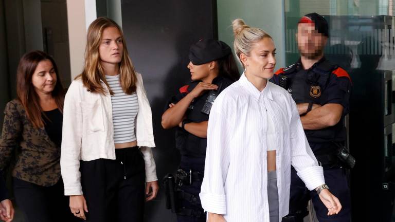 Irene Paredes y Alexia Putellas, minutos antes de declarar. Foto: EFE