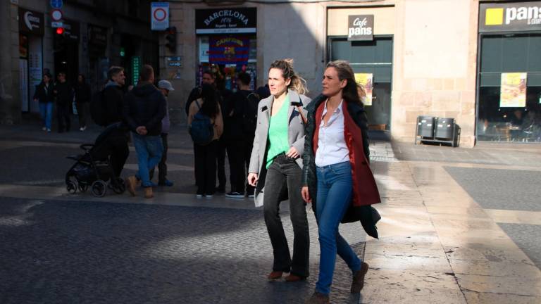 Jessica Albiach, en su llegada a la plaça Sant Jaume. Foto: ACN