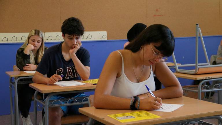 Alumnos realizando un examen de Selectividad. Foto: ACN