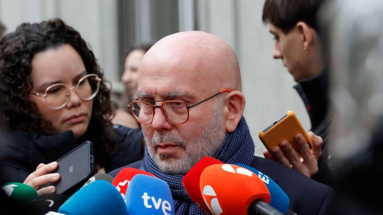 El abogado de Puigdemont, Gonzalo Boye hace declaraciones a los medios a su salidas este lunes al Tribunal Supremo en Madrid. Foto: EFE