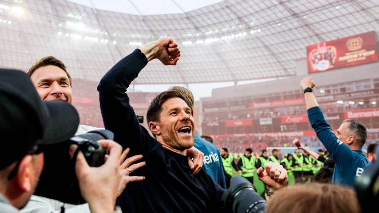 El técnico donostiarra Xabi Alonso celebra la conquista de su equipo, el Bayer Leverskusen, de la Bundesliga. Foto: EFE
