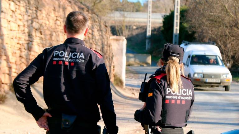 Los Mossos en la zona de Sarral donde se celebra la ‘rave’. Foto: ACN