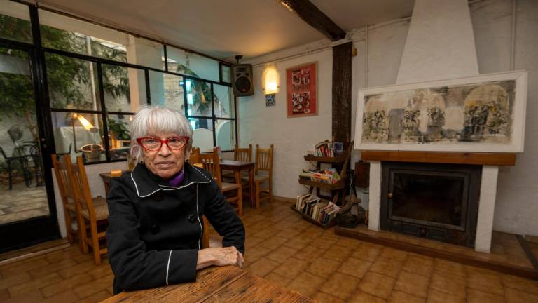 Mari Chordà al local que va fundar a Amposta l’any 1968, el Llar. Foto: Joan Revillas