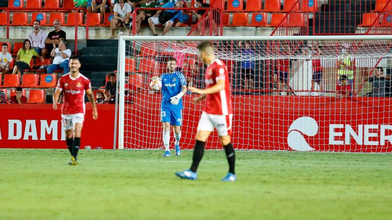 Manu García quiere conseguir su tercer ascenso a Segunda División y para ello quiere dejar su portería a cero. foto: fabian acidres