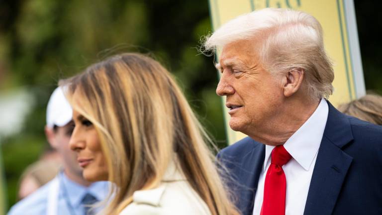 Donald Trump viajará a Roma con su esposa Melania. Foto: EFE