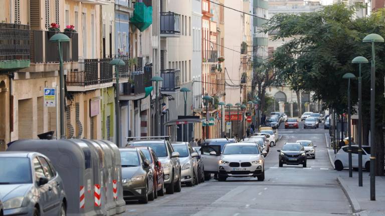 Los vehículos estaban aparcados en la avenida Maria Cristina de Tarragona. Foto: Pere Ferré