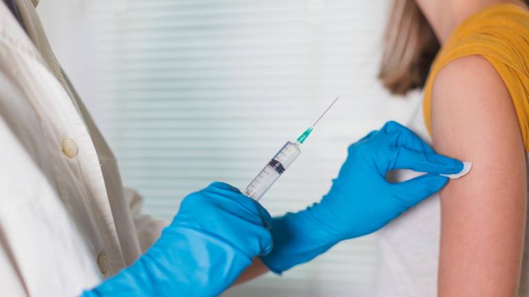 La vacuna del papiloma humano está disponible desde 1994 para niñas desde 12 años. Foto: Getty Images