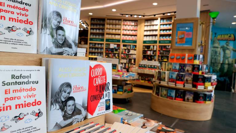 Ejemplares de «El chico de las musarañas» este miércoles, en una librería de Madrid. Foto: EFE