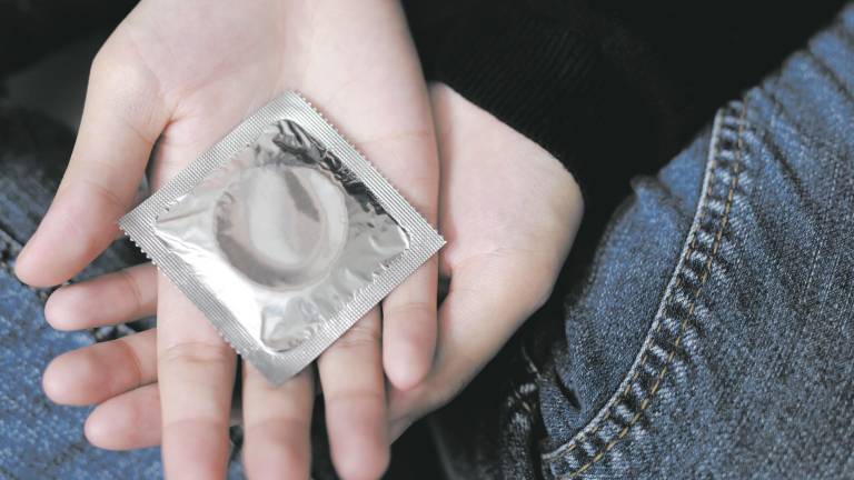 El uso del preservativo es clave para prevenir las ITS. Foto: Getty Images