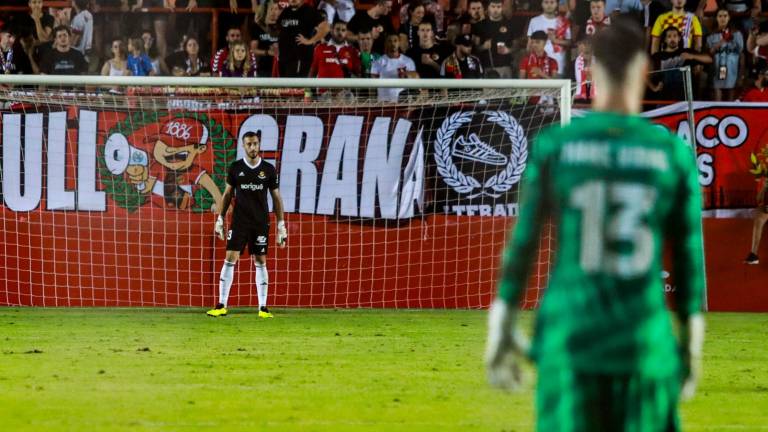 Alberto Varo en su debut en el Nou Estadi. foto: àngel ullate