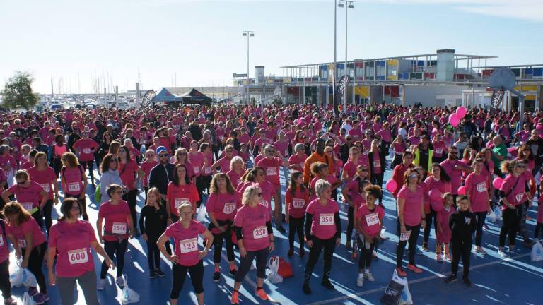 La Cursa de la Dona de Calafell tiene miles de participantes.