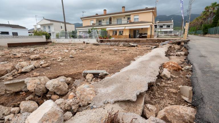 Destrosses dels aiguats a la zona d’Alcanar Platja, durant la darrera DANA. Foto: Joan Revillas