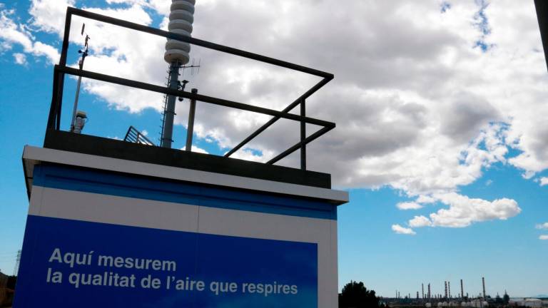 Una imagen de archivo de una sirena en una caseta de recogida de datos sobre la calidad del aire en el Camp de Tarragona. Foto: ACN