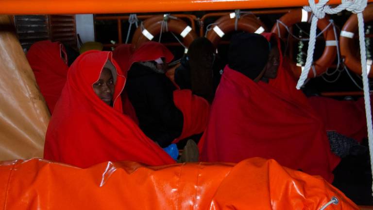 Algunos de los inmigrantes en las costas de Granada. Foto: EFE