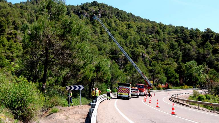 Imagen de los servicios de emergencia trabajando en el lugar del accidente. Foto: ACN