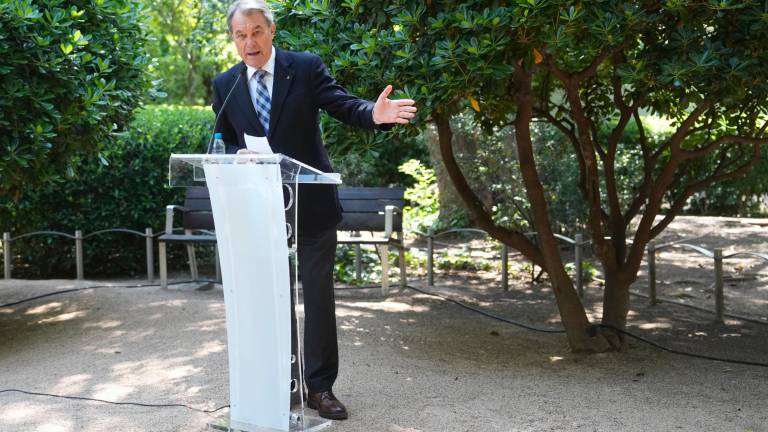 El expresidente de la Generalitat Artur Mas durante la rueda de prensa este miércoles en Barcelona en la que ha anunciado que ha presentado una querella contra el exministro del Interior Jorge Fernández Díaz y la exsecretaria general del PP María Dolores de Cospedal. Foto: EFE