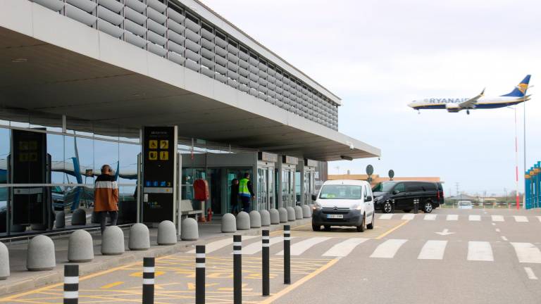 Un avión de Ryanair en el aeropuerto de Reus. Foto: Eloi Tost / Núria Torres (ACN)