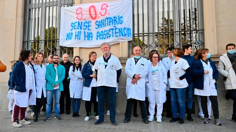 Los sanitarios comparecieron ayer para hacer público que «la situación nos supera». Foto: Alfredo González