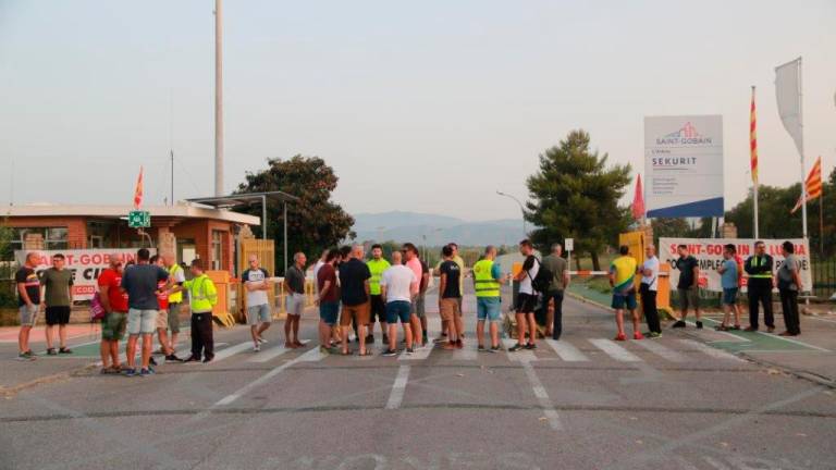 Concentraciones en las puertas de Saint Gobain de L’Arboç contra los despidos que ha anunciado la empresa