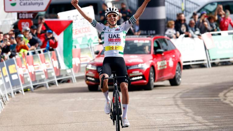 El esloveno Tadej Pogacar (UAE Team Emirates) ganó este miércoles la tercera etapa de la Volta Ciclista a Cataluña, la segunda seguida en su cuenta particular, tras cruzar la meta en solitario en la estación de esquí de Port Ainé. EFE/Quique García