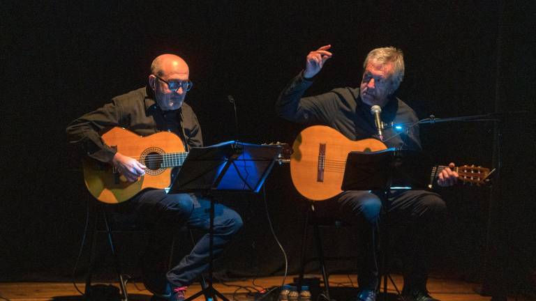 $!Los músicos y guitarristas Arturo Gaya y Sergi Trenzano. Foto: Joan Revillas