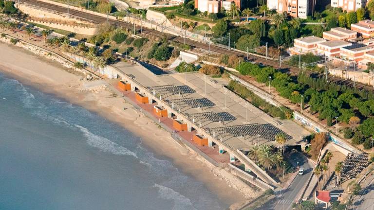 También se ha adjudicado la redacción del proyecto ejecutivo para la restauración ambiental del ámbito de levante de la playa. Foto: Cedida