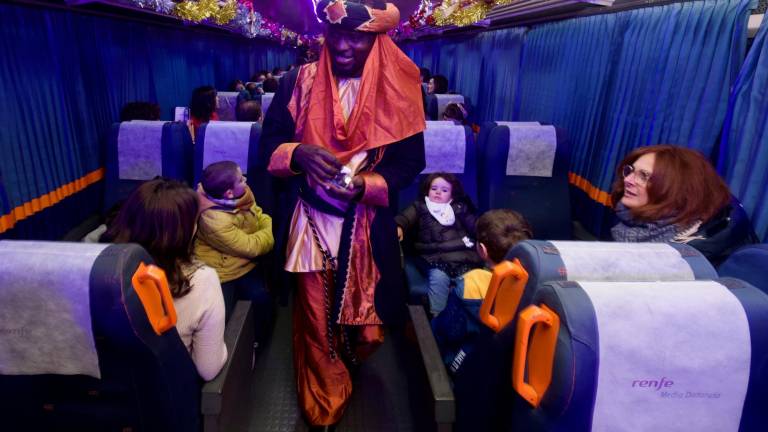 L’activitat inclou un recorregut en tren per conèixer els Reis d’Orient. Foto: J. Revillas