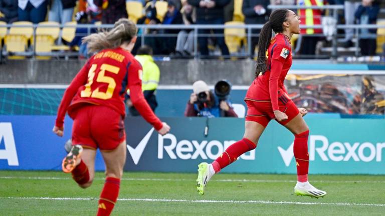 Salma celebra el gol conseguido en la prórroga que le daba el pase a España a semis. foto: efe