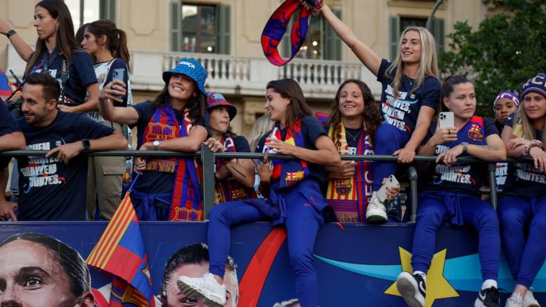 l equipo femenino del FC Barcelona ofreció este 4 de junio la segunda Champions de su historia a sus aficionados. Foto: EFE