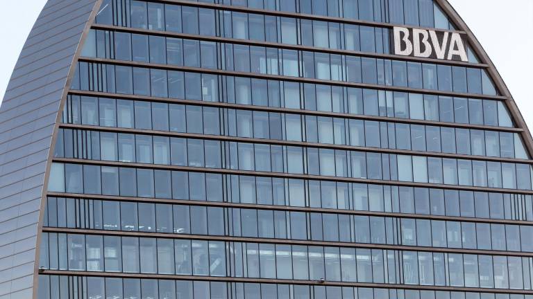 Fotografía de archivo (02/09/2016) de «La Vela», edificio emblema de la sede social del Banco Bilbao Vizcaya Argentaria (BBVA) en el barrio de Las Tablas en Madrid. Foto: EFE