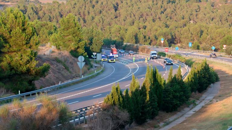 El accidente obligó a cortar dos de los tres carriles a la circulación. Foto: ACN