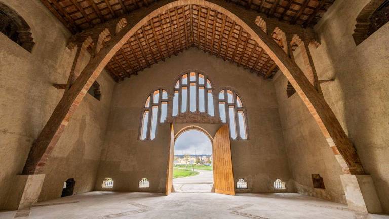 La rehabilitación ha dejado al descubierto los clásicos arcos de catenaria gaudinianos típicos de Cèsar Martinell. Foto: Àngel Ullate