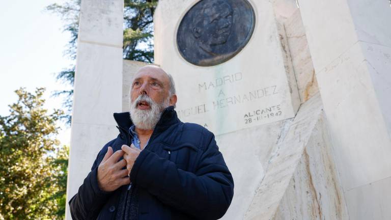 El forense que lidera les excavacions, Francisco Etxeberria. foto: efe / J. J. Guillén