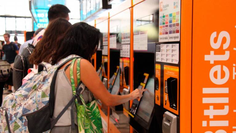 Renfe instalará un servicio de atención remota a viajeros en 3 estaciones tarraconenses