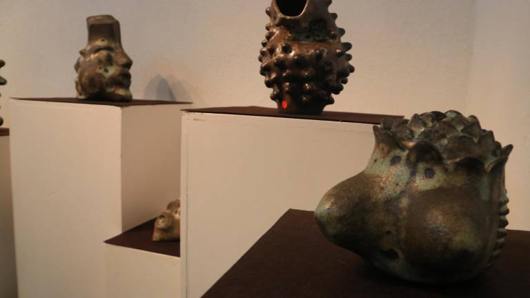 La ceràmica de Natàlia Gual, protagonista de l’exposició del Raval de l’Art de Roquetes