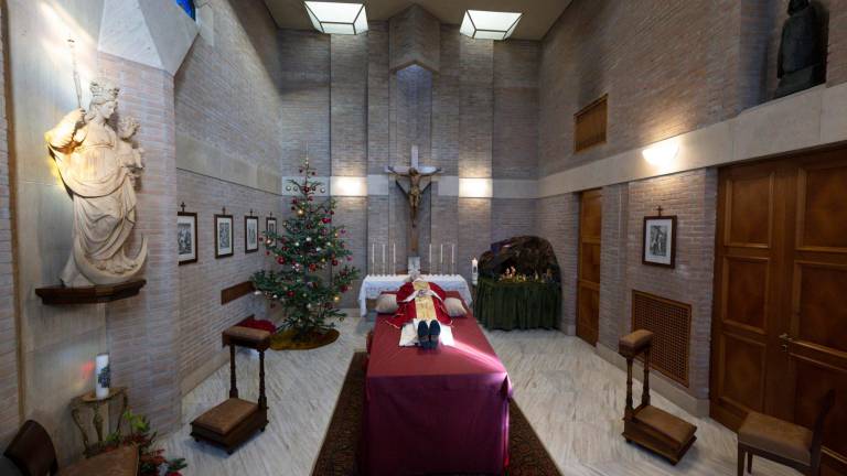 La capilla ardiente de Bene-dicto se abrirá hoy lunes para los fieles. Foto: EFE