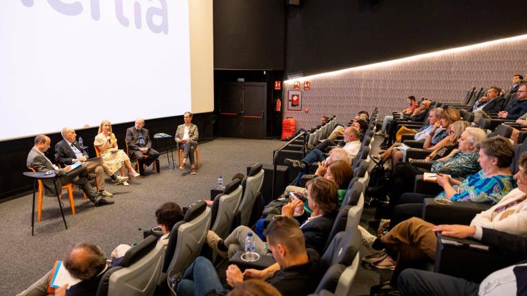 El cine de Les Gavarres ha acollit la trobada. foto:alba mariné
