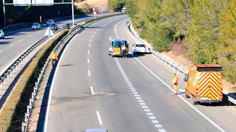La colisión se ha producido en la C-32 a la altura de Sant Pere de Ribes. Foto: ACN