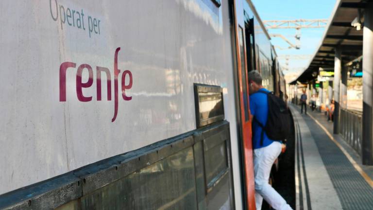 Renfe activa 35.000 plazas de autobús para los destinos entre Barcelona y Sant Vicenç de Calders
