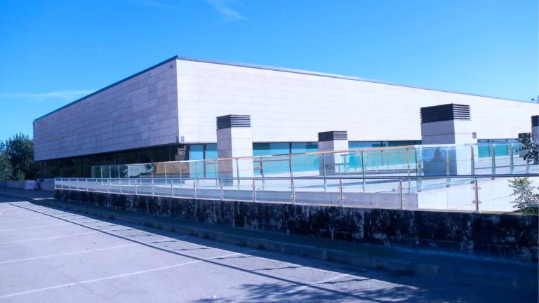 Ulldecona adjudica les obres per posar plaques fotovoltaiques al sostre dels dos pavellons